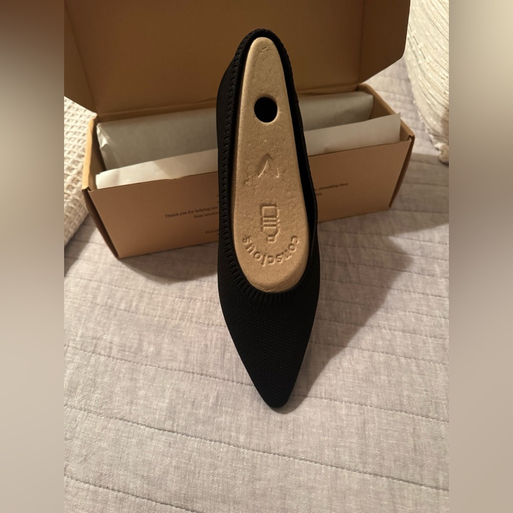 Vivaia Black Pointed Toe Flats